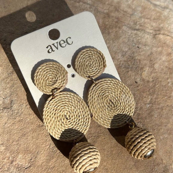 Cream Natural Raffia Drop Ball Earrings Goldtone Setting  NWT - Picture 4 of 8